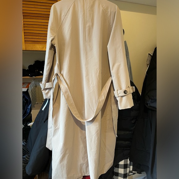 Worn once, too big and wanting gone - Picture 2 of 3